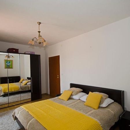 Rooms Leda Vrlika Buitenkant foto