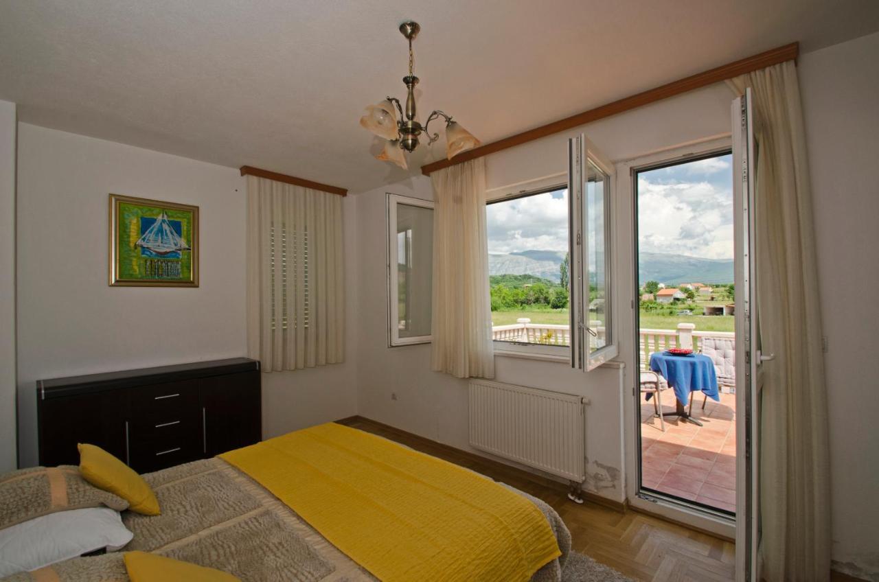 Rooms Leda Vrlika Buitenkant foto