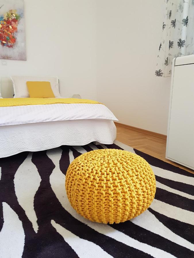 Rooms Leda Vrlika Buitenkant foto