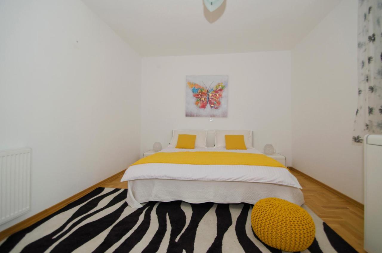 Rooms Leda Vrlika Buitenkant foto