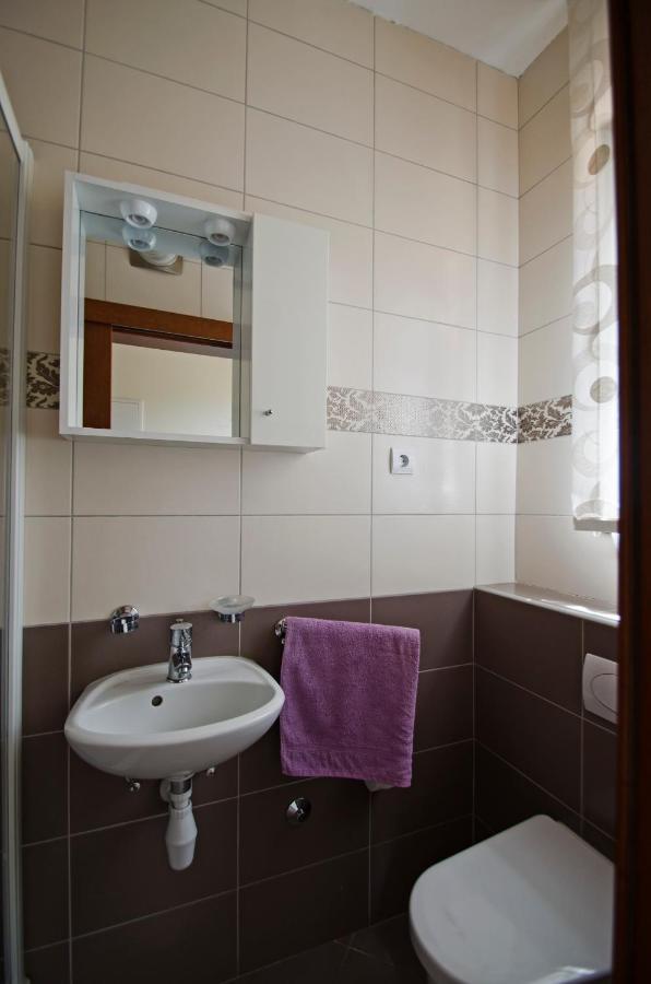 Rooms Leda Vrlika Buitenkant foto